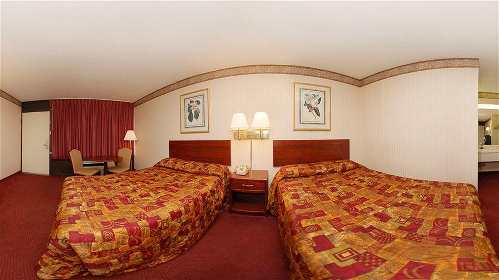 Rodeway Inn غرب ممفيس المظهر الخارجي الصورة
